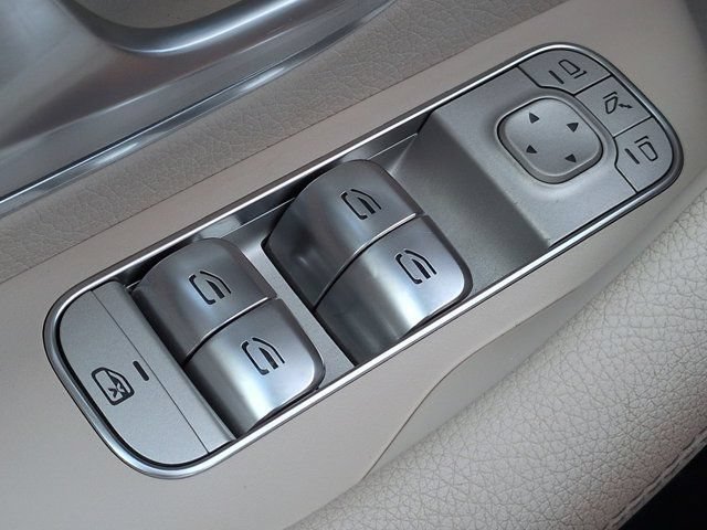 Used 2024 Mercedes-Benz GLS 580 4MATIC w/ Warmth & Comfort Package image 25