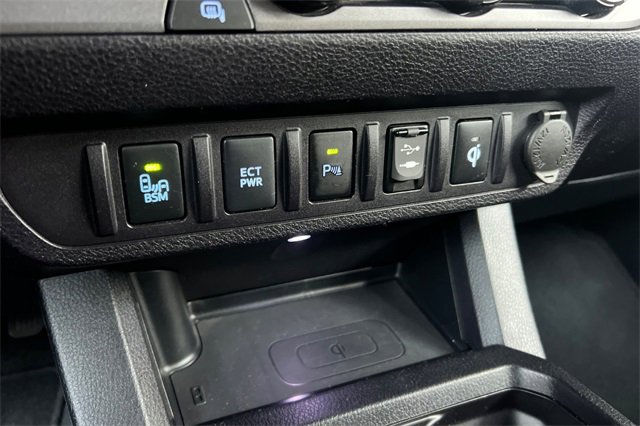 Used 2017 Toyota Tacoma TRD Sport image 38