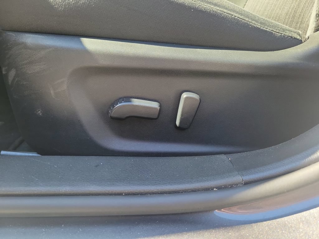 Used 2025 Nissan Altima 2.5 SV FWD image 17