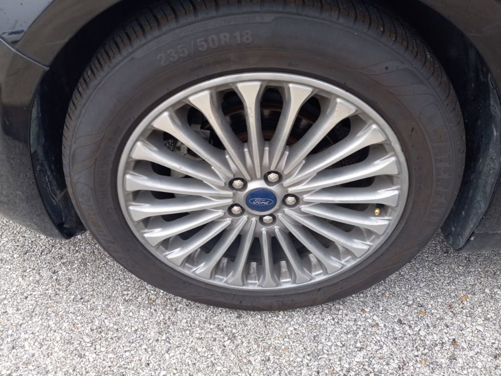 Used 2020 Ford Fusion SE FWD image 14