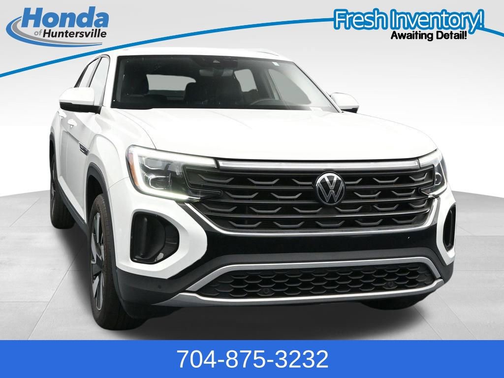 Used 2025 Volkswagen Atlas Cross Sport SE FWD image 1