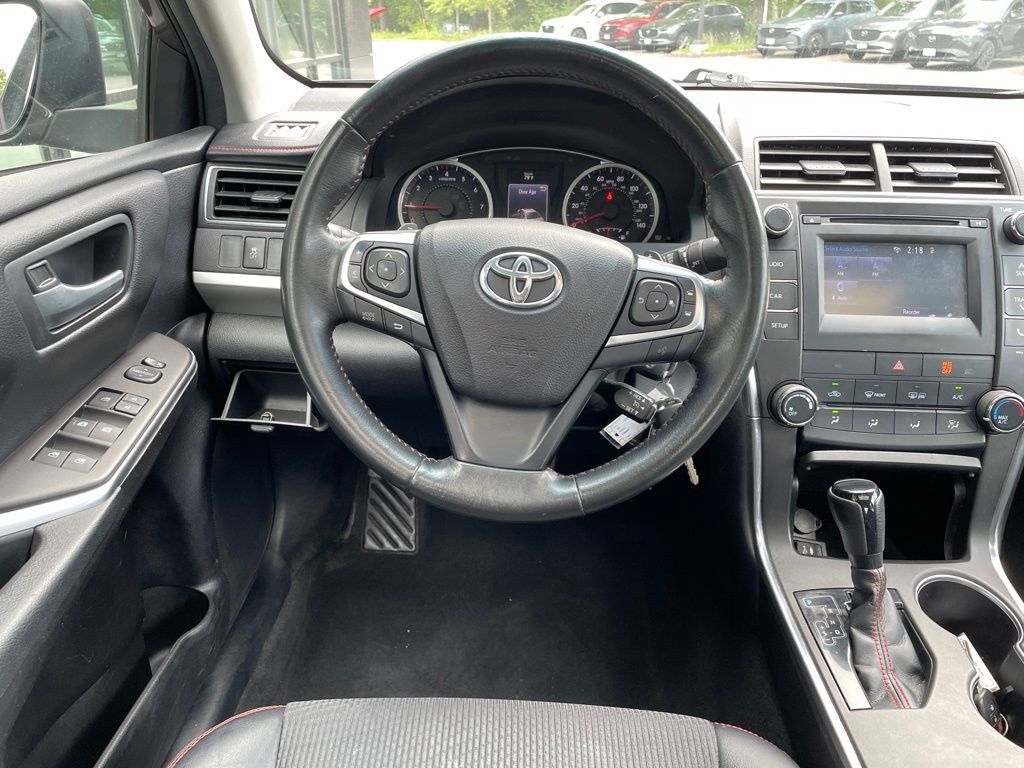 Used 2016 Toyota Camry SE w/ Moonroof Package FWD image 15