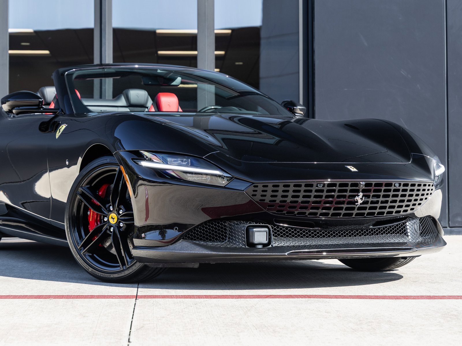 Used 2024 Ferrari Roma Spider image 5