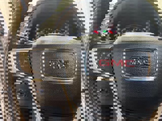 Used 2024 GMC Terrain SLE w/ Driver Convenience Package image 14