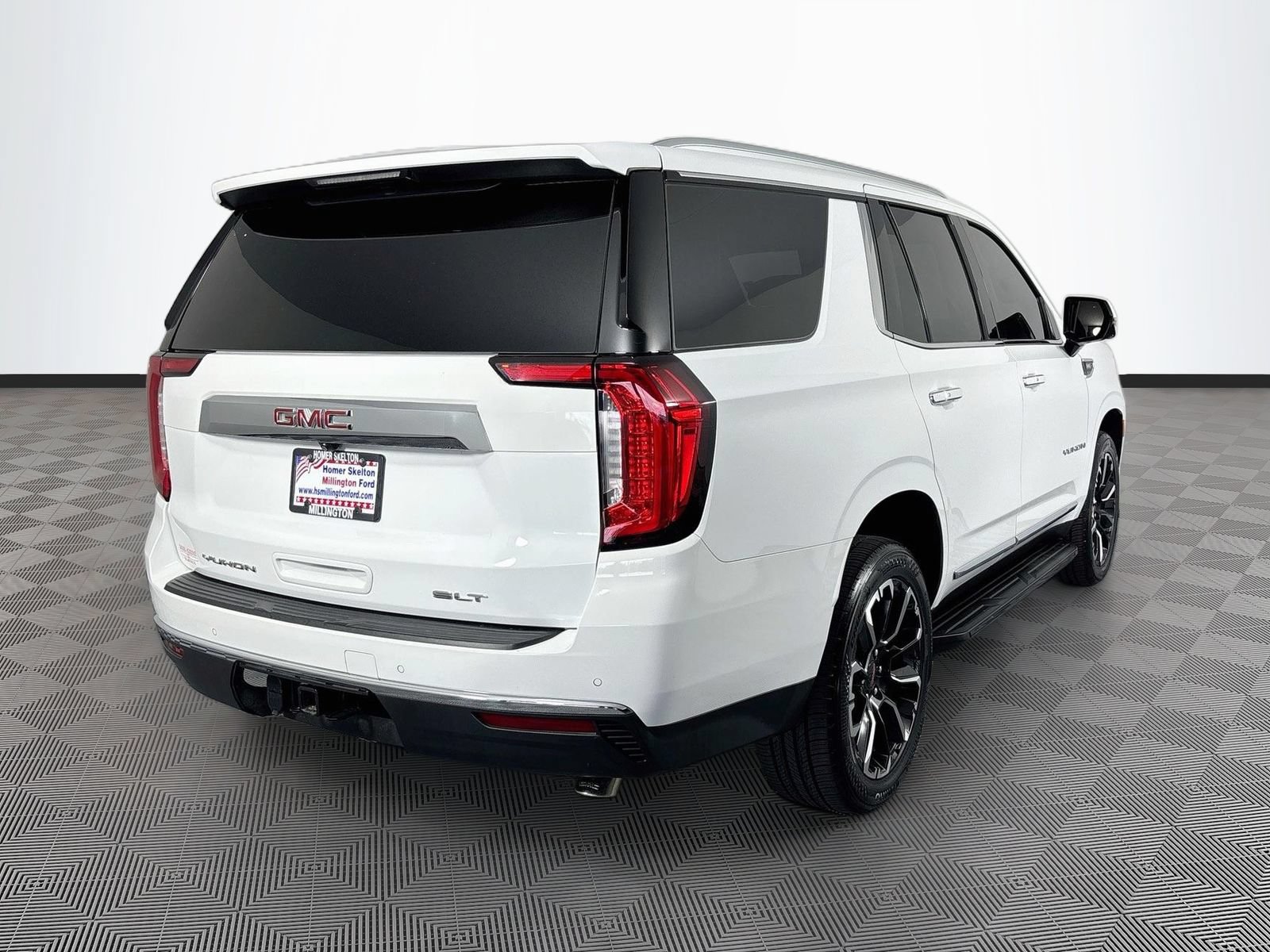 Used 2023 GMC Yukon SLT w/ SLT Luxury Package RWD image 7