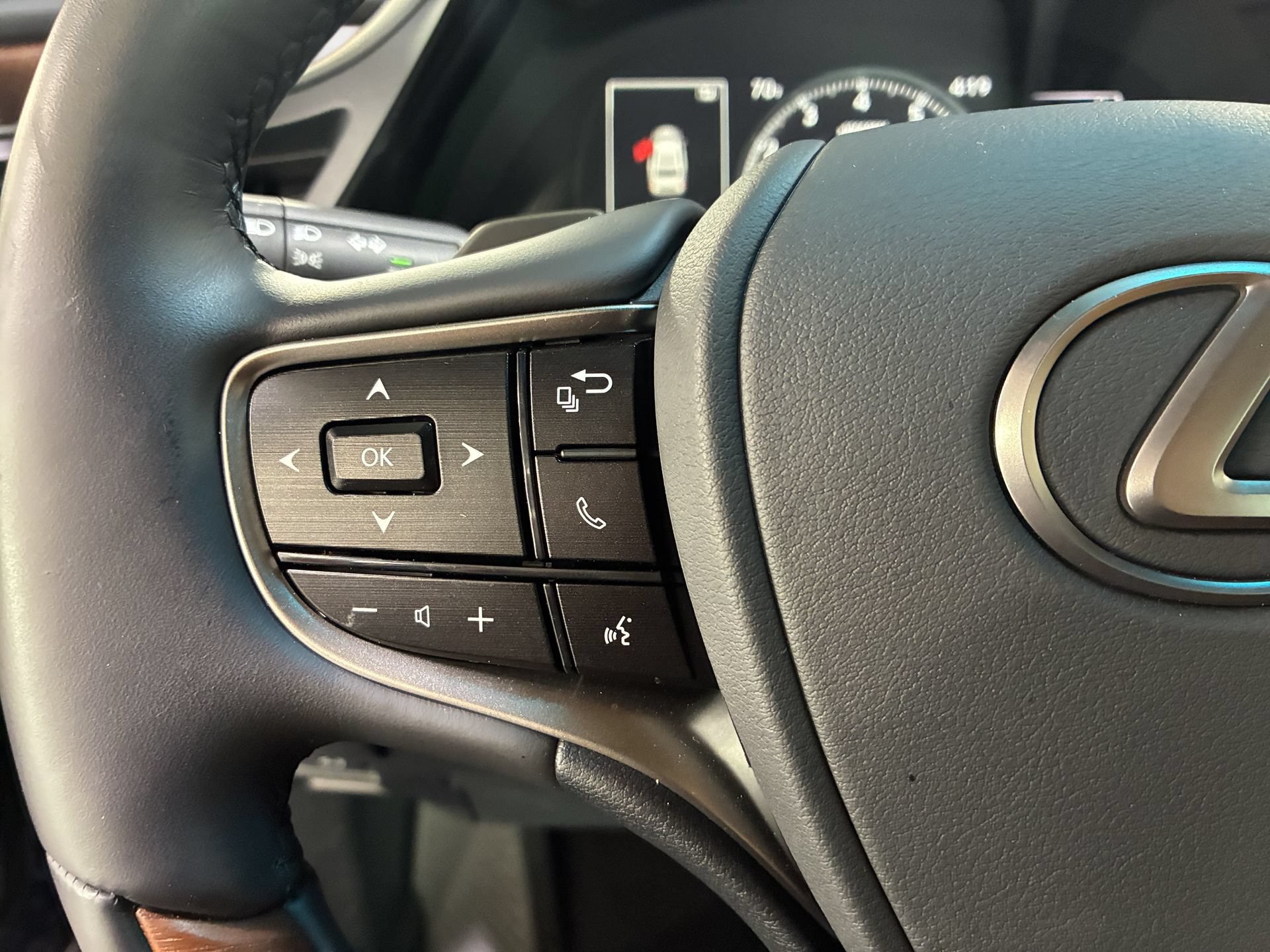 Used 2025 Lexus ES 350 Ultra Luxury w/ Accessory Package (Z1) FWD image 17