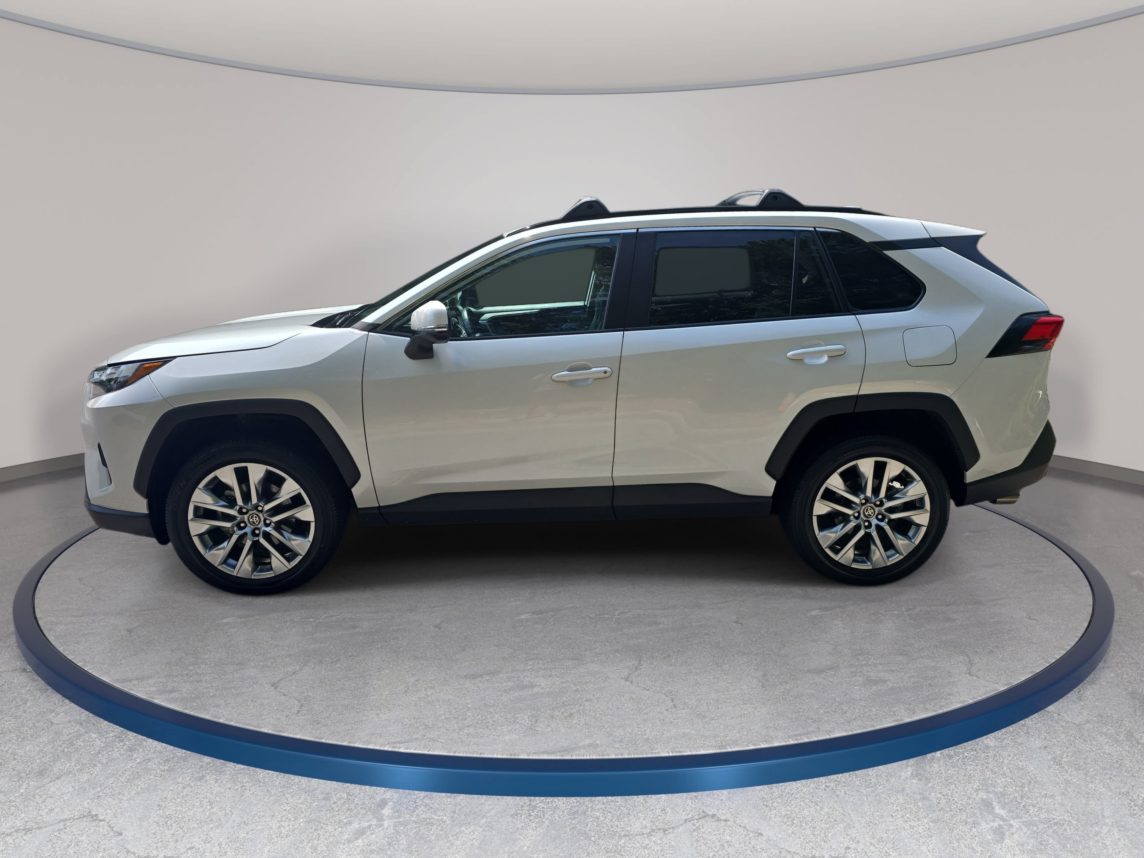 Used 2025 Toyota RAV4 XLE Premium FWD image 8