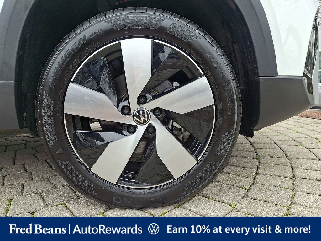 Certified 2025 Volkswagen Taos S AWD/4WD image 8
