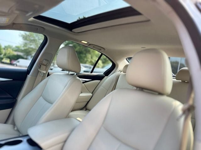 Used 2019 INFINITI Q50 Luxe w/ Essential Package (3.0T Luxe) AWD/4WD image 11