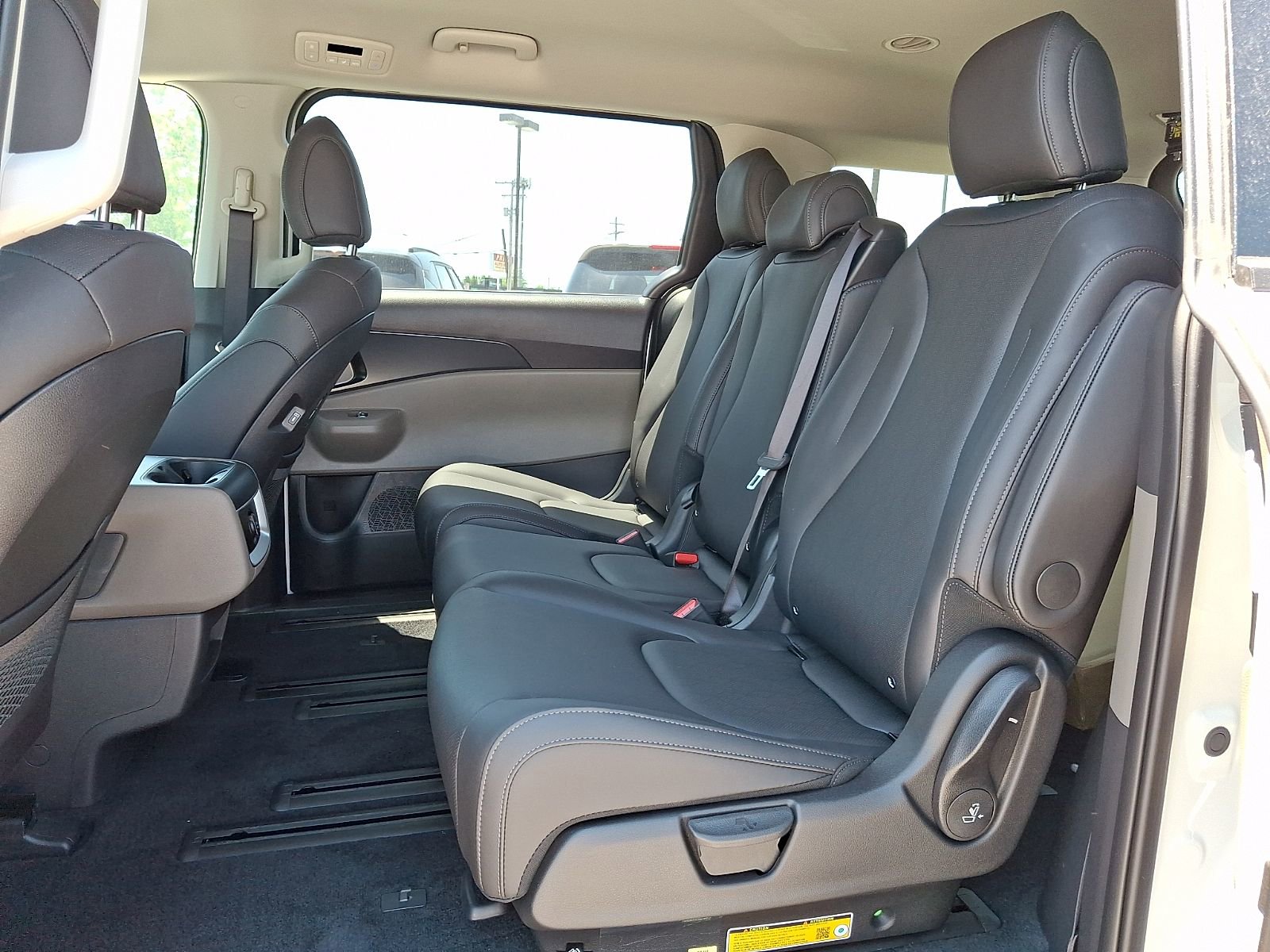 New 2026 Kia Carnival LXS FWD image 10