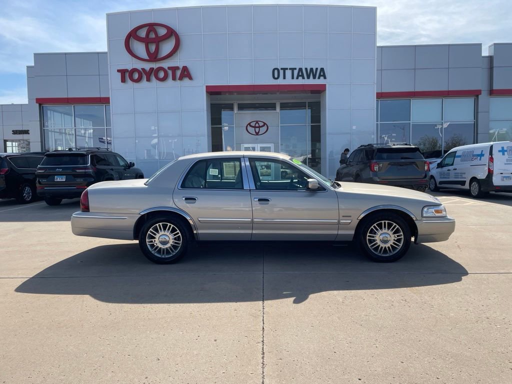 Used 2010 Mercury Grand Marquis LS RWD image 4