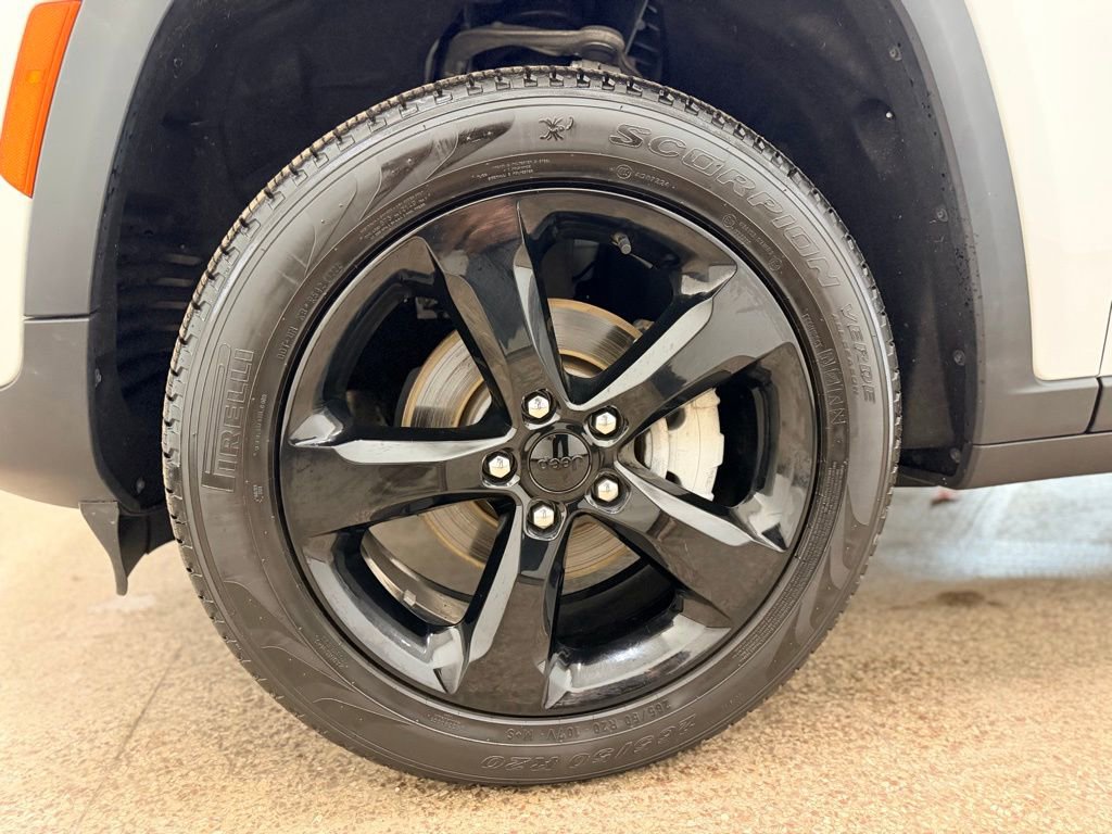 Used 2023 Jeep Grand Cherokee Limited w/ Black Appearance Package image 28