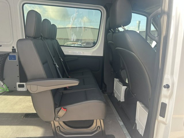 Used 2024 Mercedes-Benz Sprinter 2500 image 9