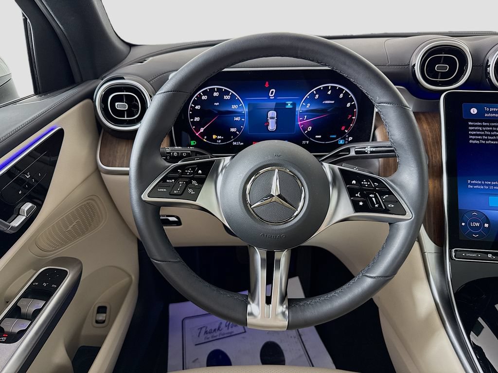Used 2025 Mercedes-Benz GLC 300 4MATIC image 11
