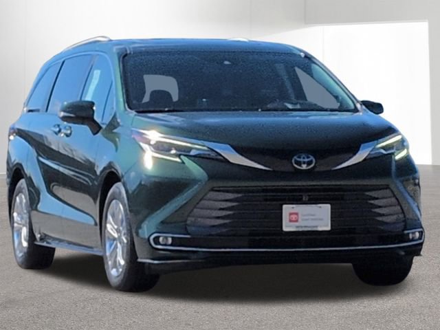 Certified 2022 Toyota Sienna Platinum image 3