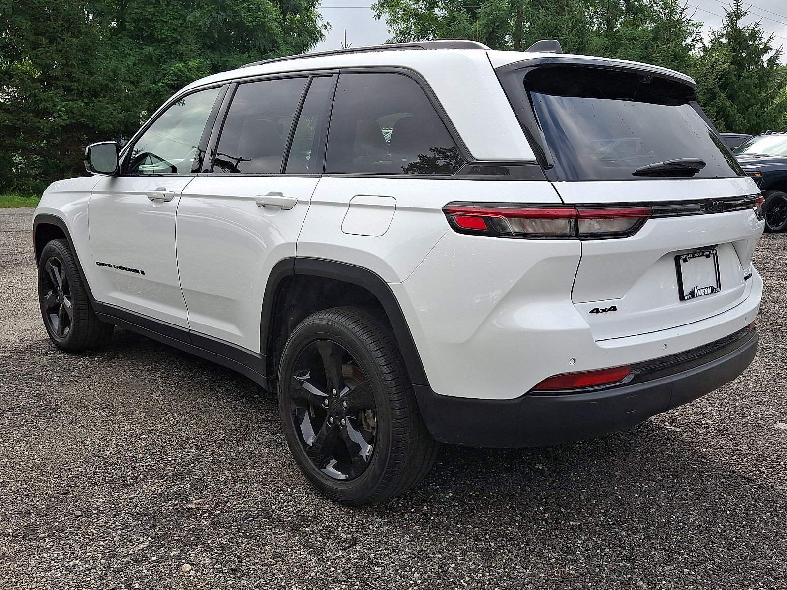Used 2025 Jeep Grand Cherokee Limited w/ Luxury Tech Group II AWD/4WD image 4