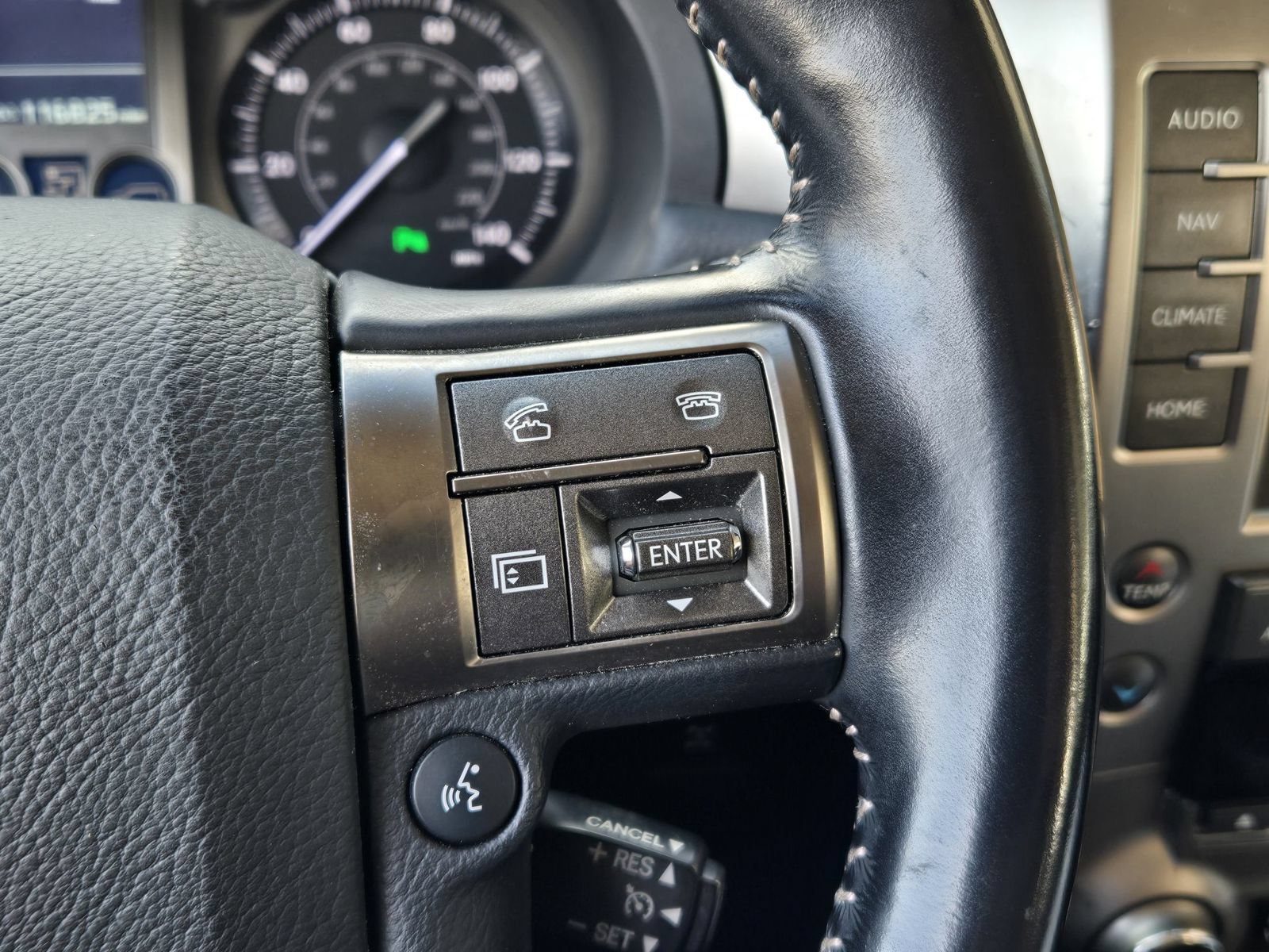 Used 2018 Lexus GX 460 Premium w/ Premium Package AWD/4WD image 28