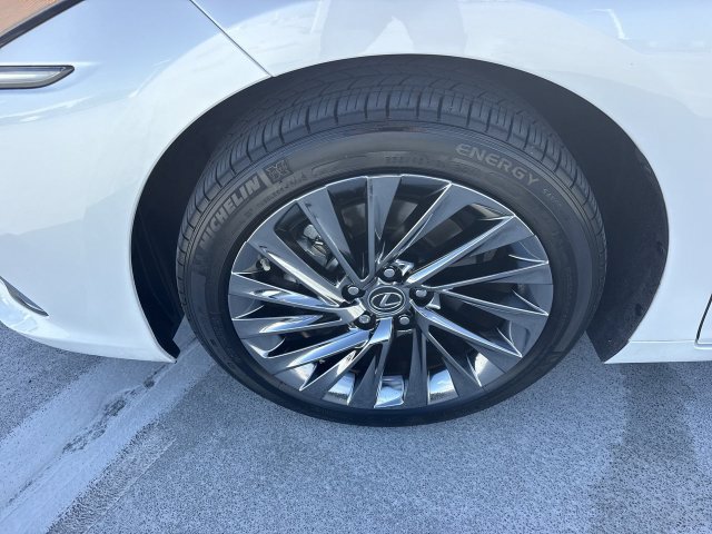 Certified 2024 Lexus ES 350 w/ Technology Package FWD image 10