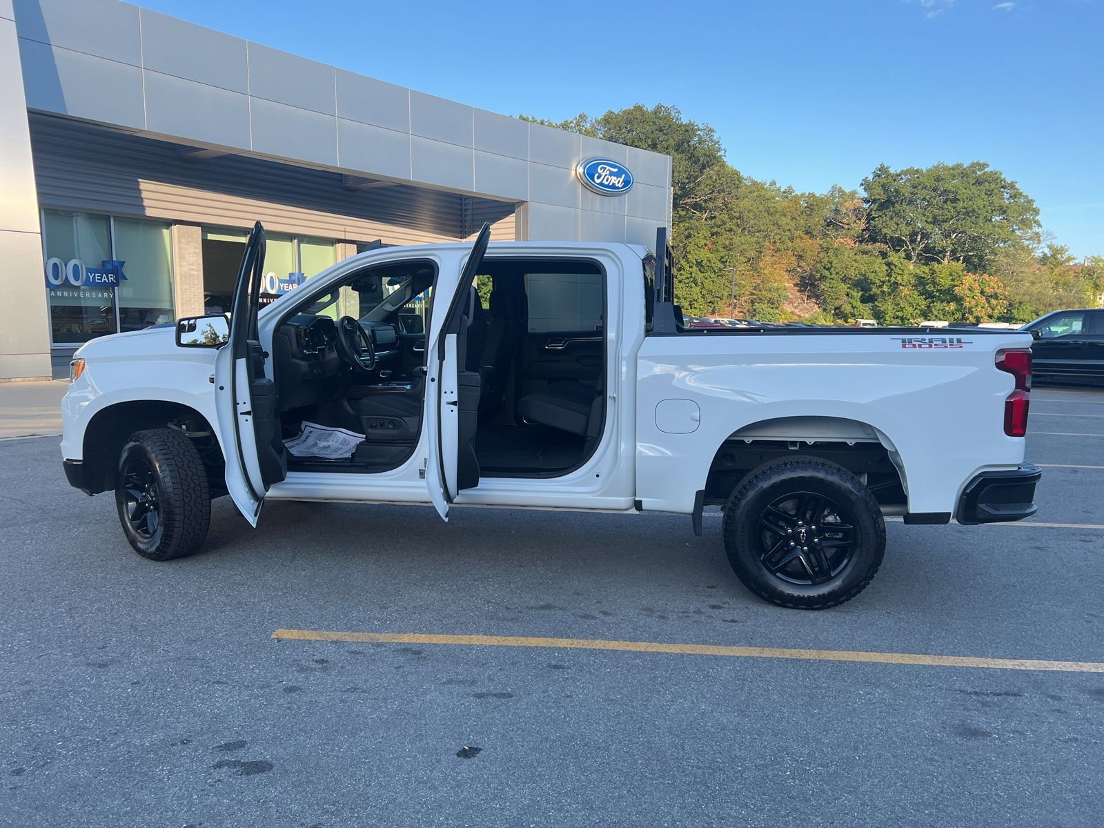 Used 2024 Chevrolet Silverado 1500 LT Trail Boss w/ Convenience Package II image 9