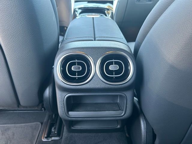 Used 2025 Mercedes-Benz GLC 300 image 33