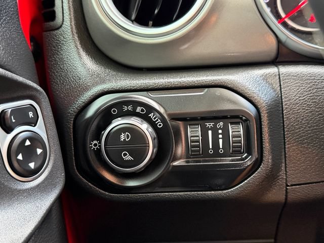 Used 2022 Jeep Gladiator Rubicon w/ Cold Weather Group AWD/4WD image 29