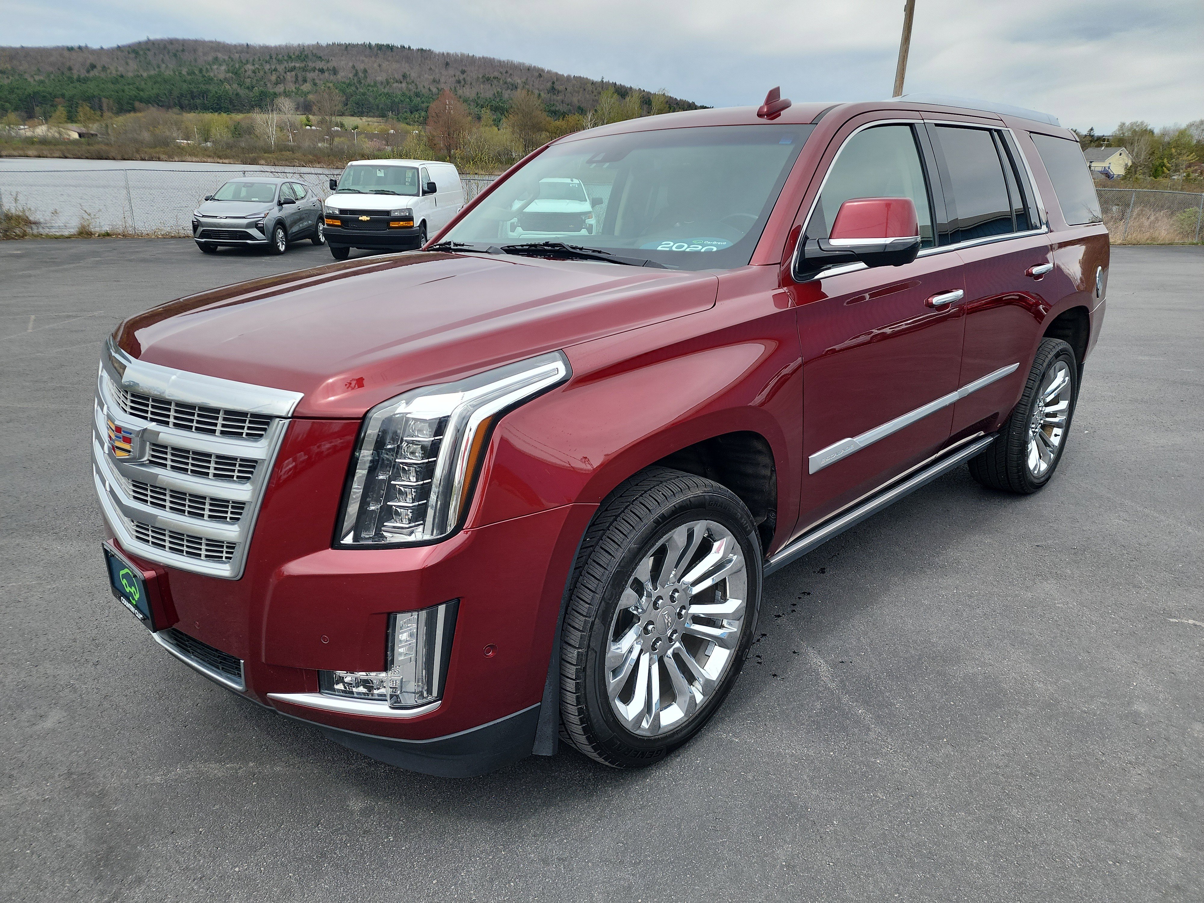 Certified 2020 Cadillac Escalade Premium Luxury w/ LPO, Radiant Package AWD/4WD image 4