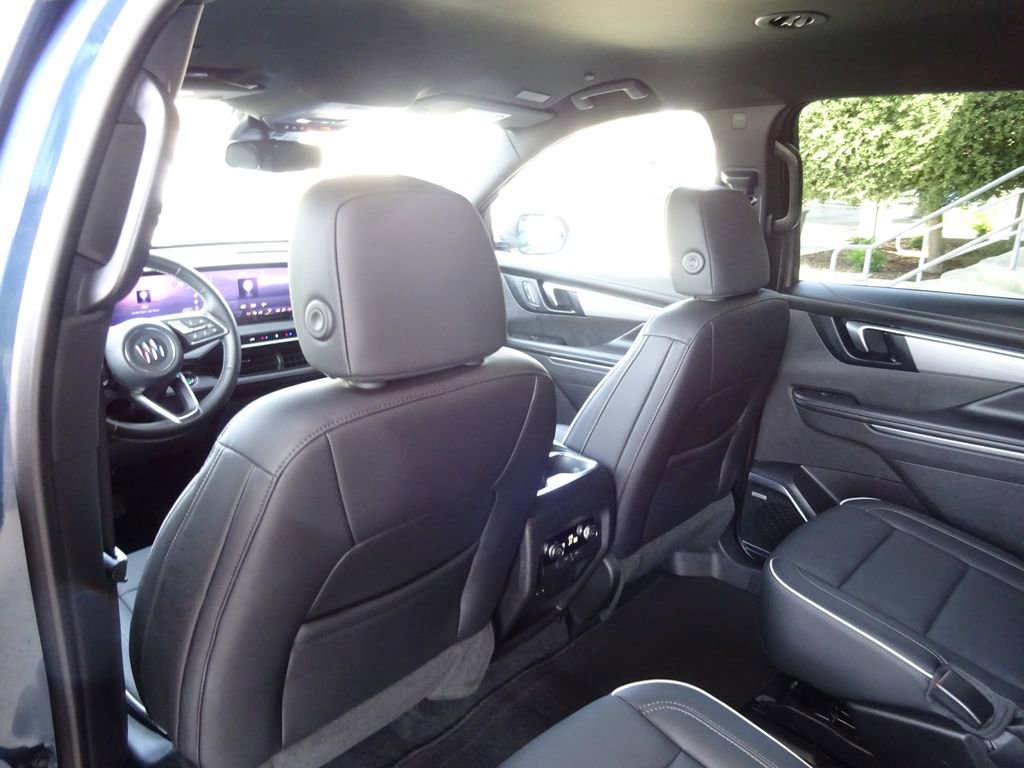 Certified 2025 Buick Enclave Preferred FWD image 22