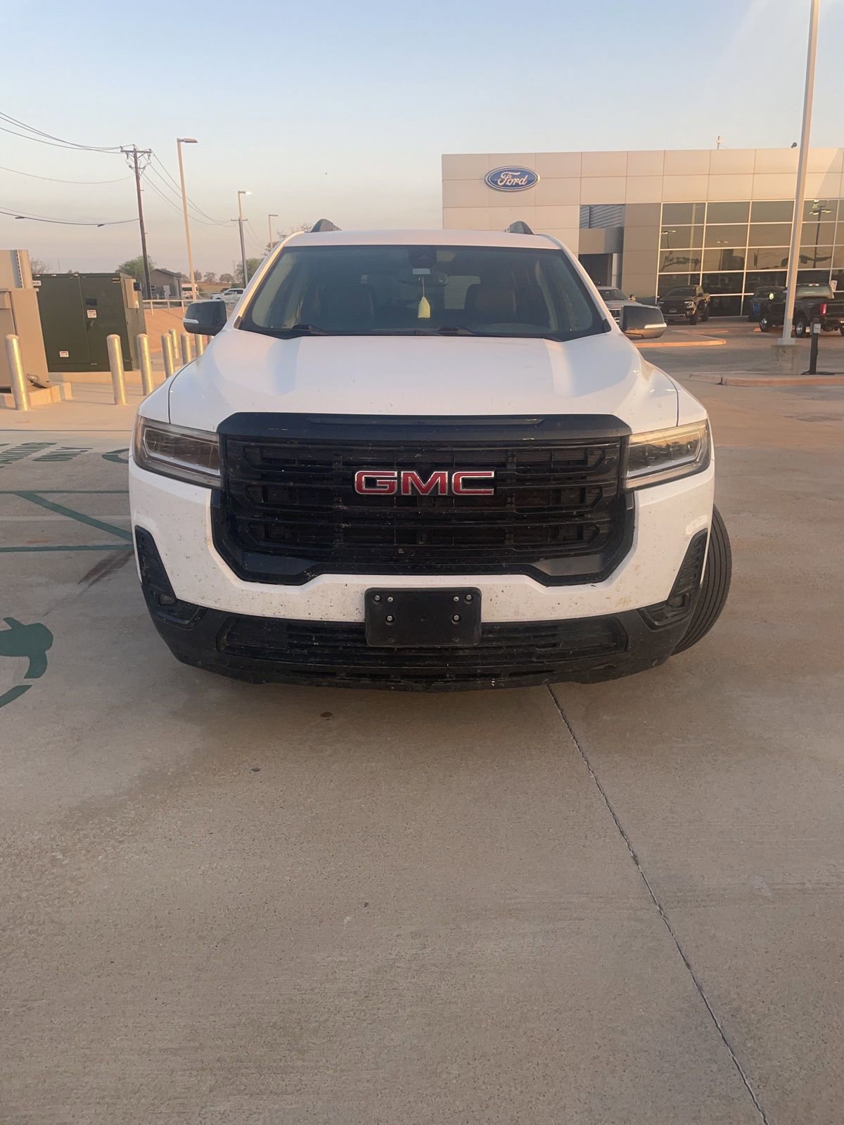 Used 2023 GMC Acadia SLT w/ Elevation Edition image 2