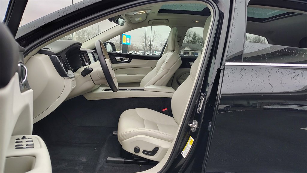 Certified 2023 Volvo XC60 B5 Core w/ Climate Package image 7