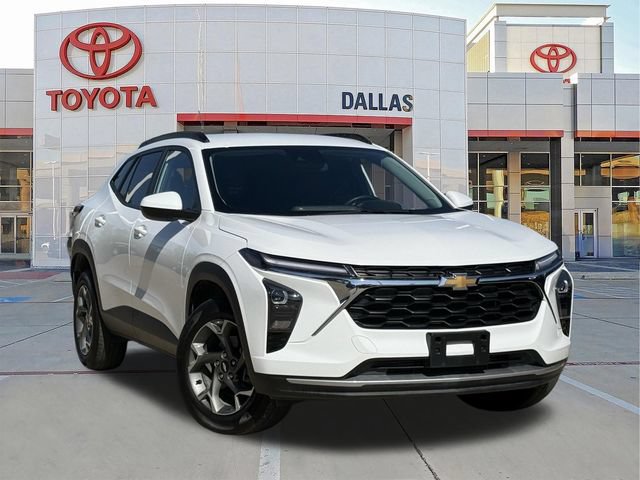 Used 2024 Chevrolet Trax LT w/ Driver Confidence Package FWD image 1
