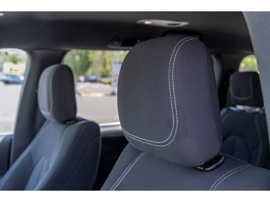 Used 2024 Chrysler Pacifica Touring FWD image 18