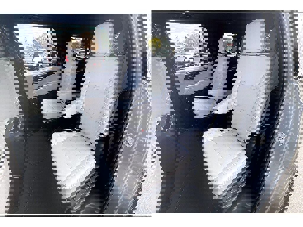 Used 2025 Chevrolet Tahoe Premier AWD/4WD image 27