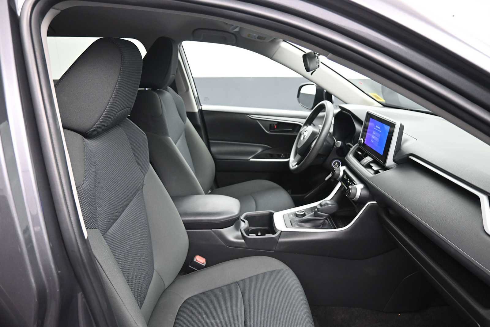 Used 2023 Toyota RAV4 LE AWD/4WD image 25