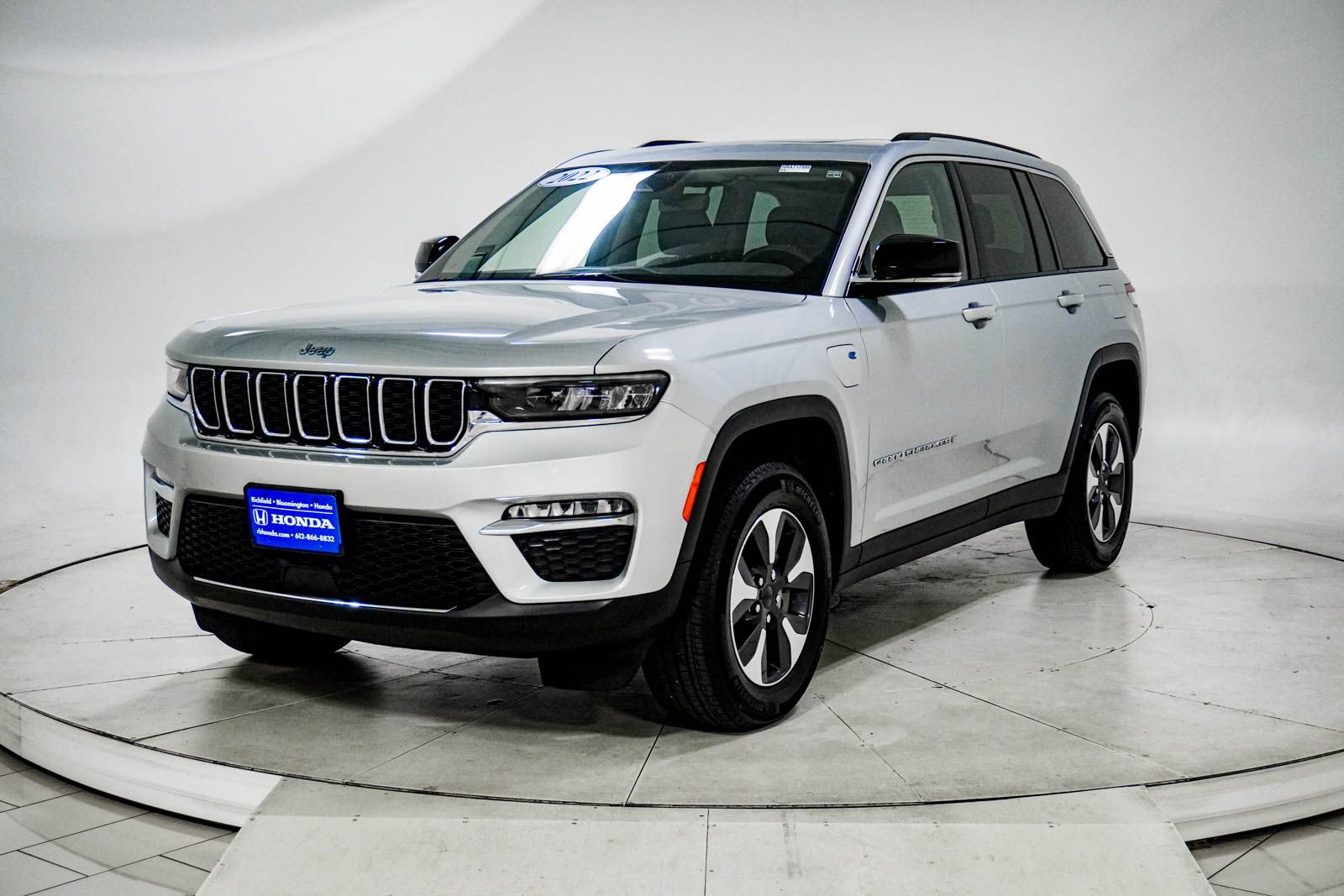 Used 2022 Jeep Grand Cherokee Limited 4xe AWD/4WD image 2