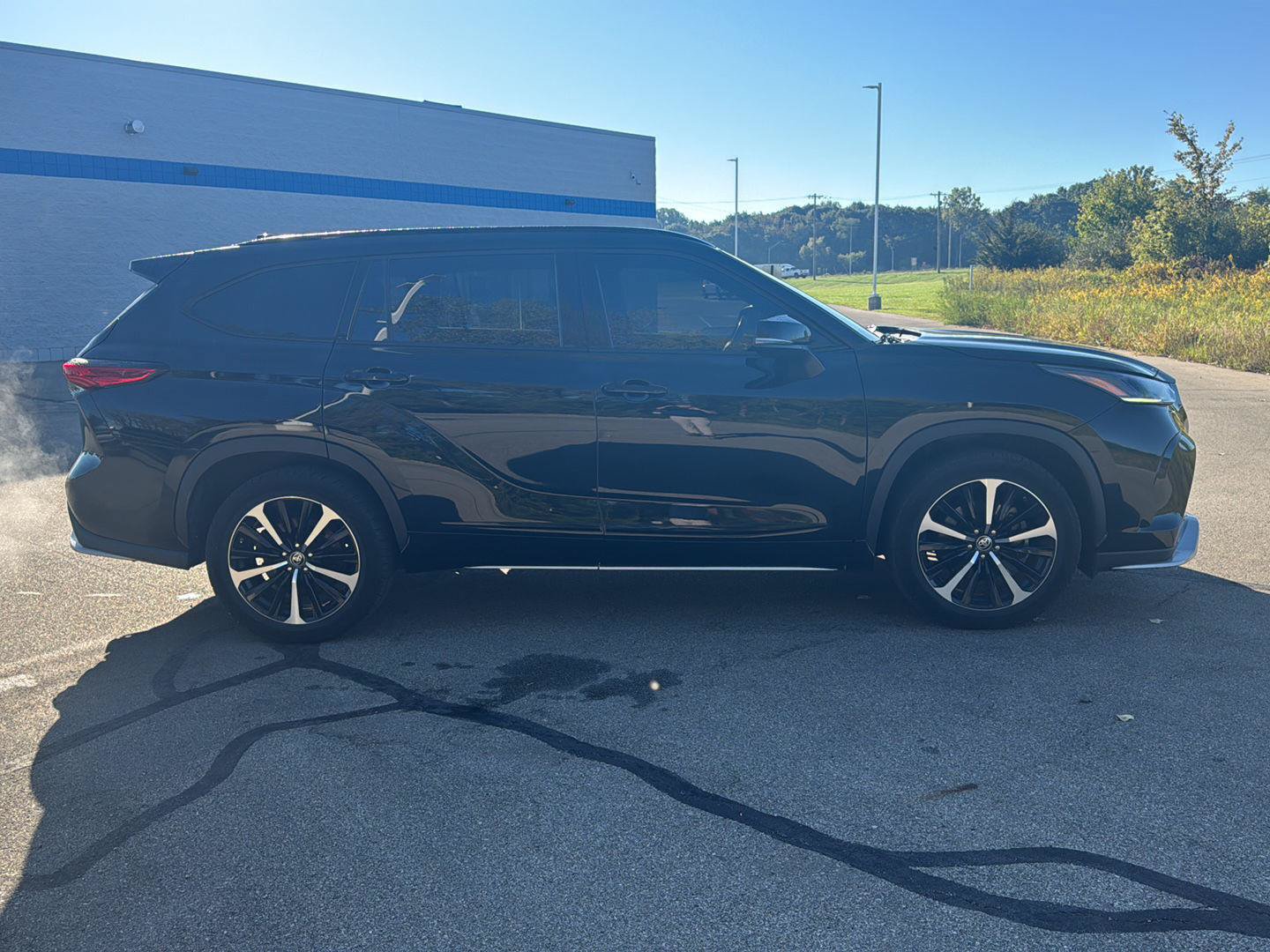 Used 2021 Toyota Highlander XSE AWD/4WD image 6