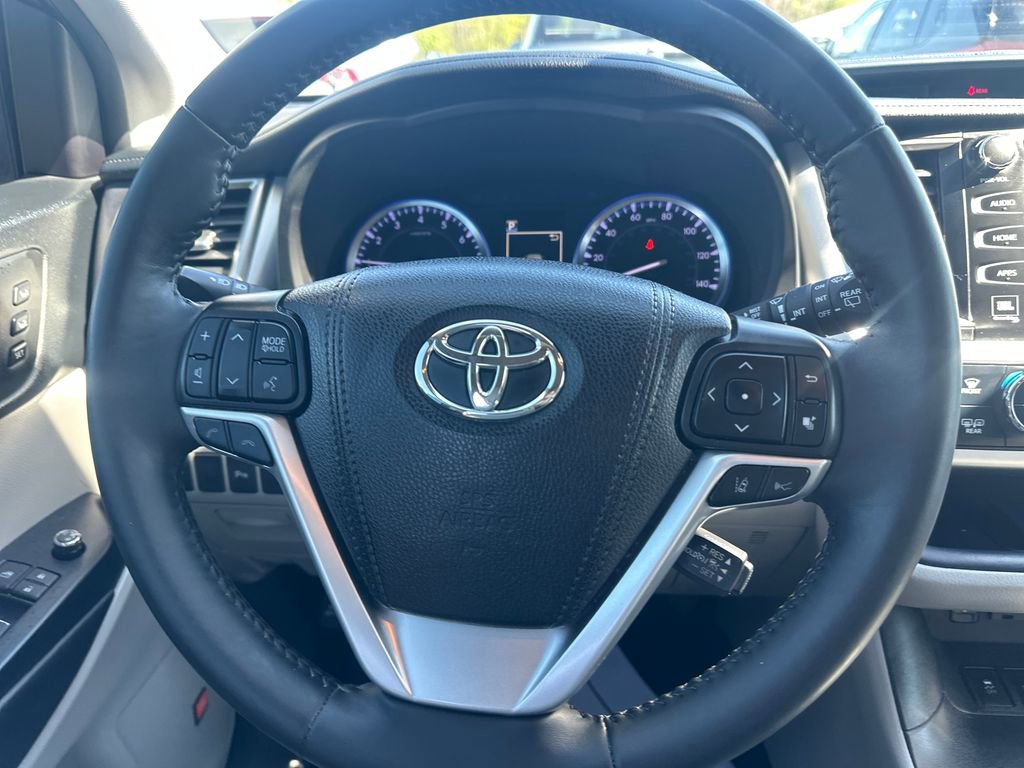 Used 2019 Toyota Highlander Limited AWD/4WD image 19