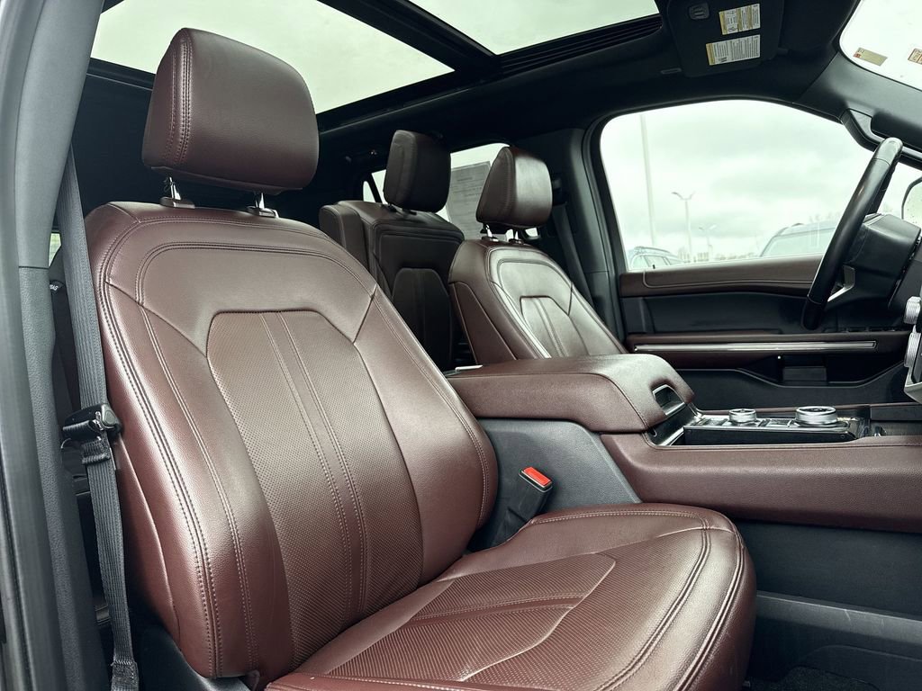 Used 2024 Ford Expedition Limited image 27