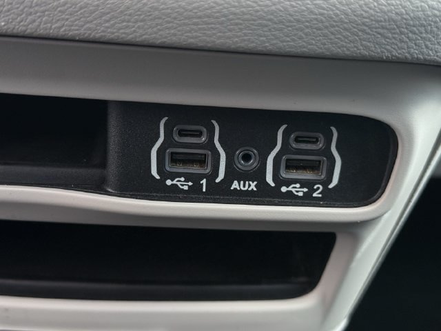 Used 2022 Chrysler Voyager LX FWD image 20