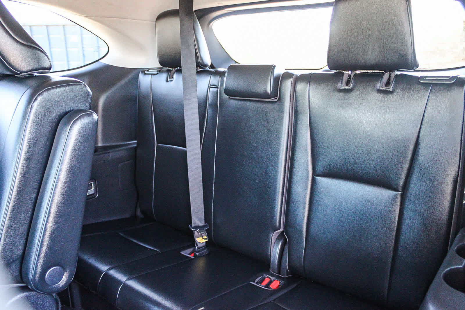 Used 2021 Toyota Highlander XLE AWD/4WD image 19