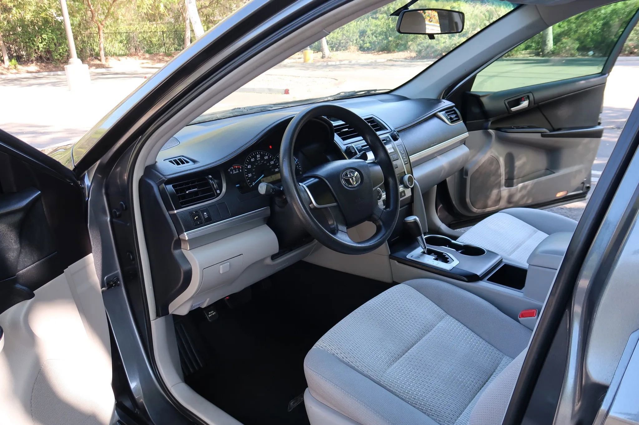 Used 2012 Toyota Camry L image 11