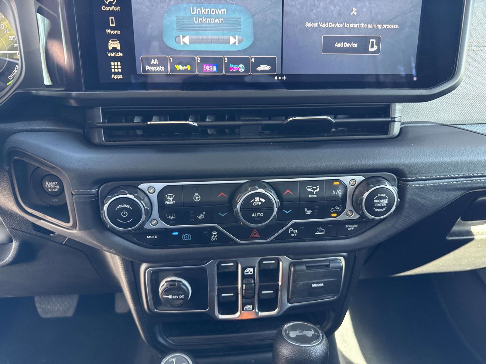 Used 2025 Jeep Wrangler Sahara w/ Safety Group image 25