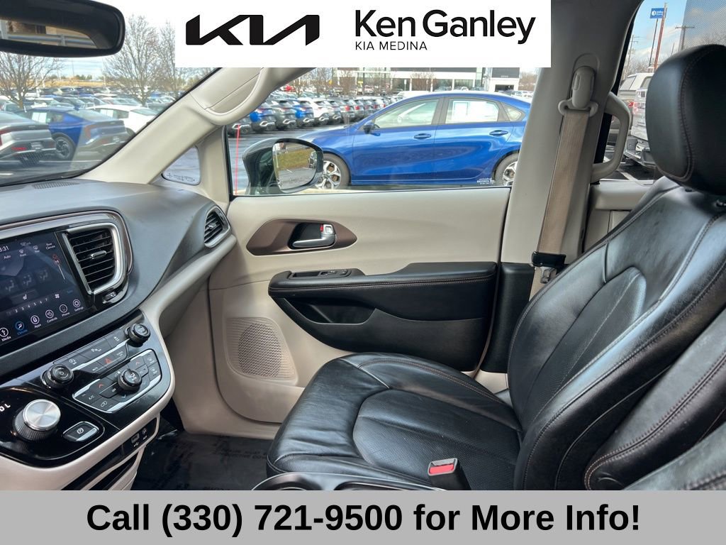 Used 2018 Chrysler Pacifica Touring-L w/ Premium Audio Group image 40