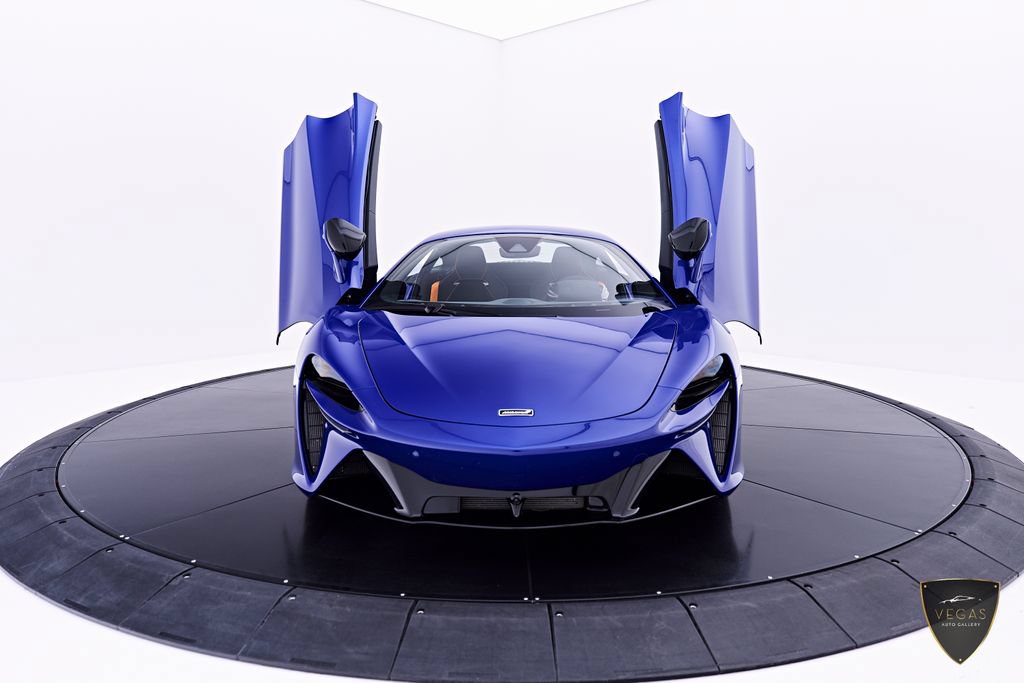 Used 2025 McLaren Artura RWD image 29