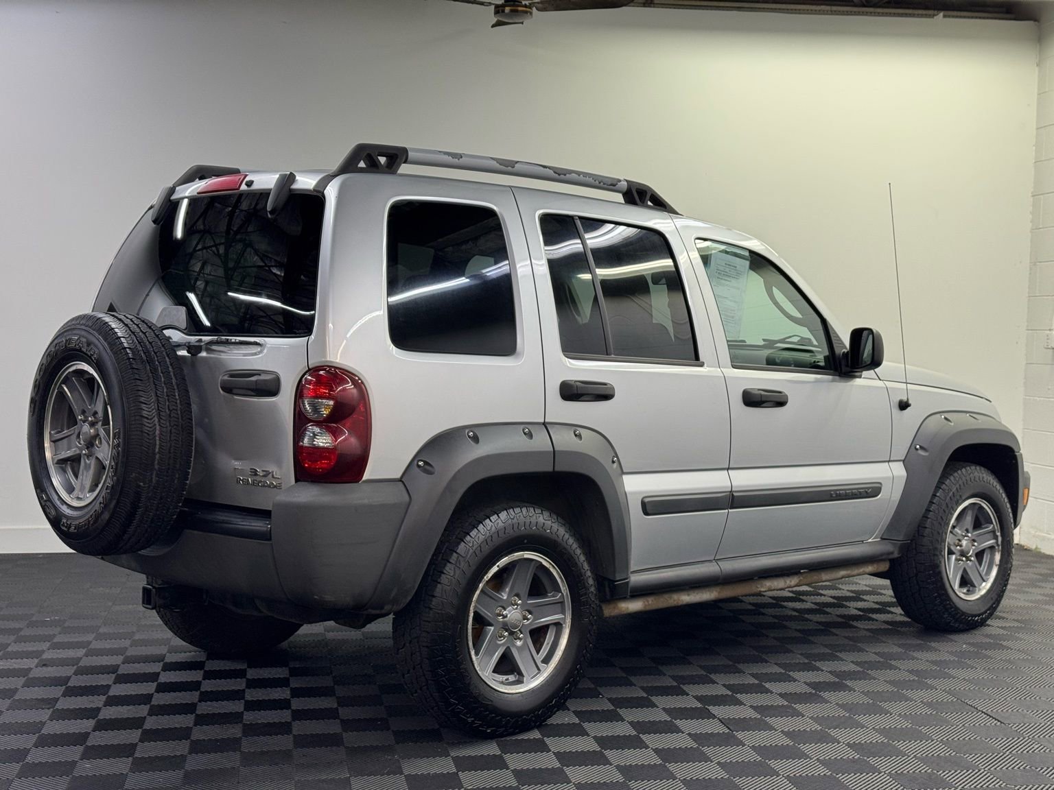 Used 2006 Jeep Liberty Renegade image 2