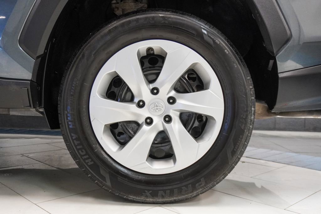 Used 2020 Toyota RAV4 LE image 31