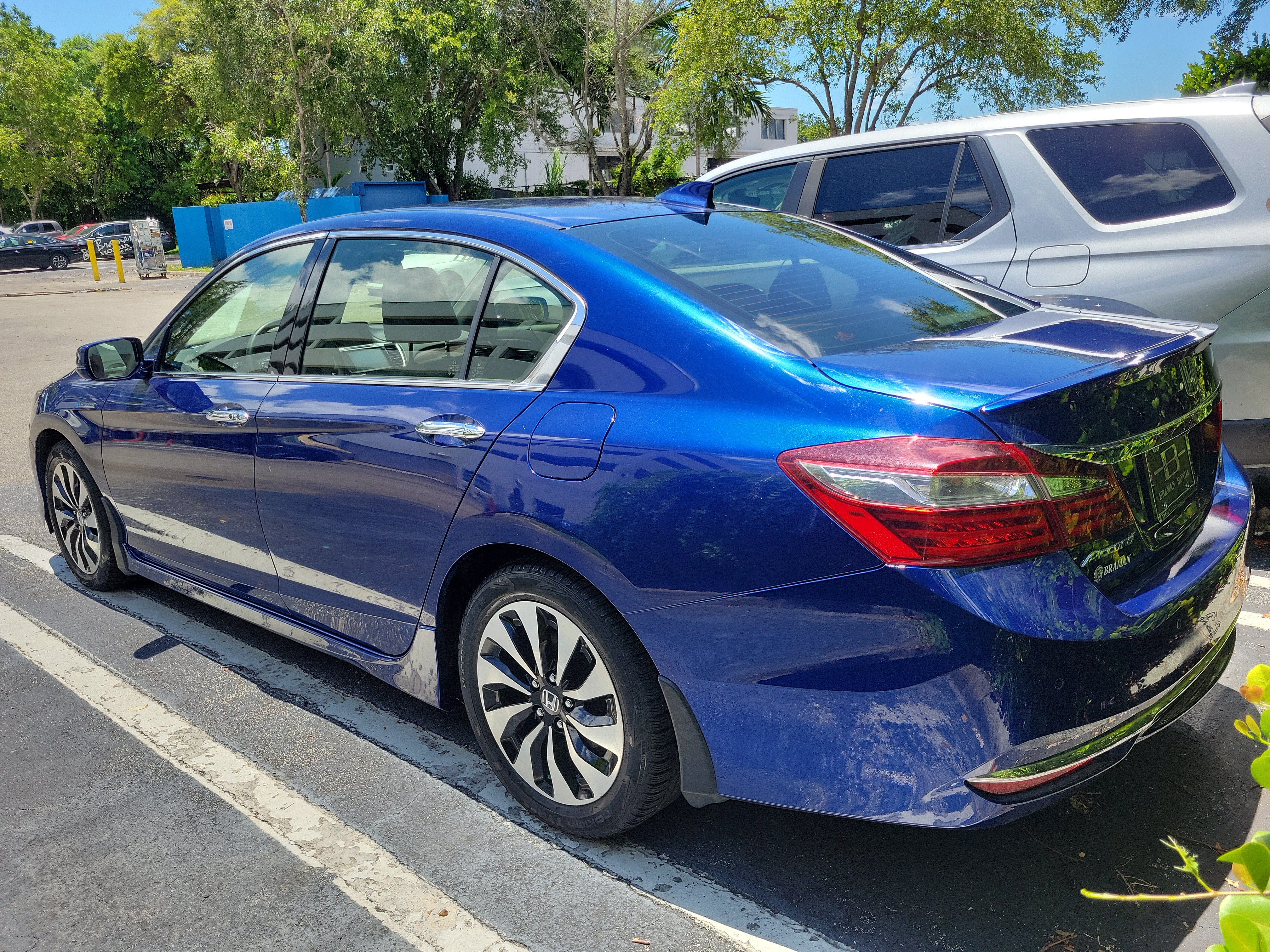 Used 2017 Honda Accord Touring image 3