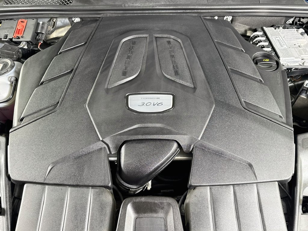 Certified 2023 Porsche Cayenne AWD/4WD image 28