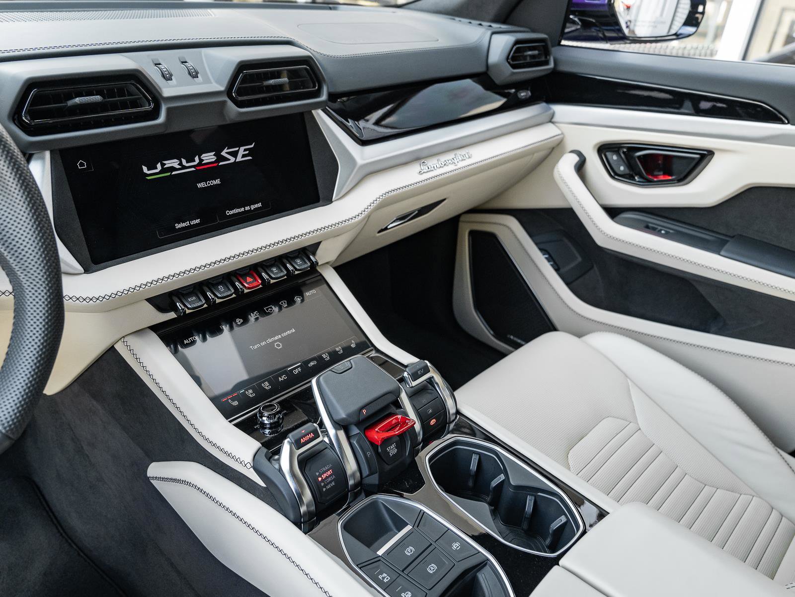 Used 2025 Lamborghini Urus SE image 16