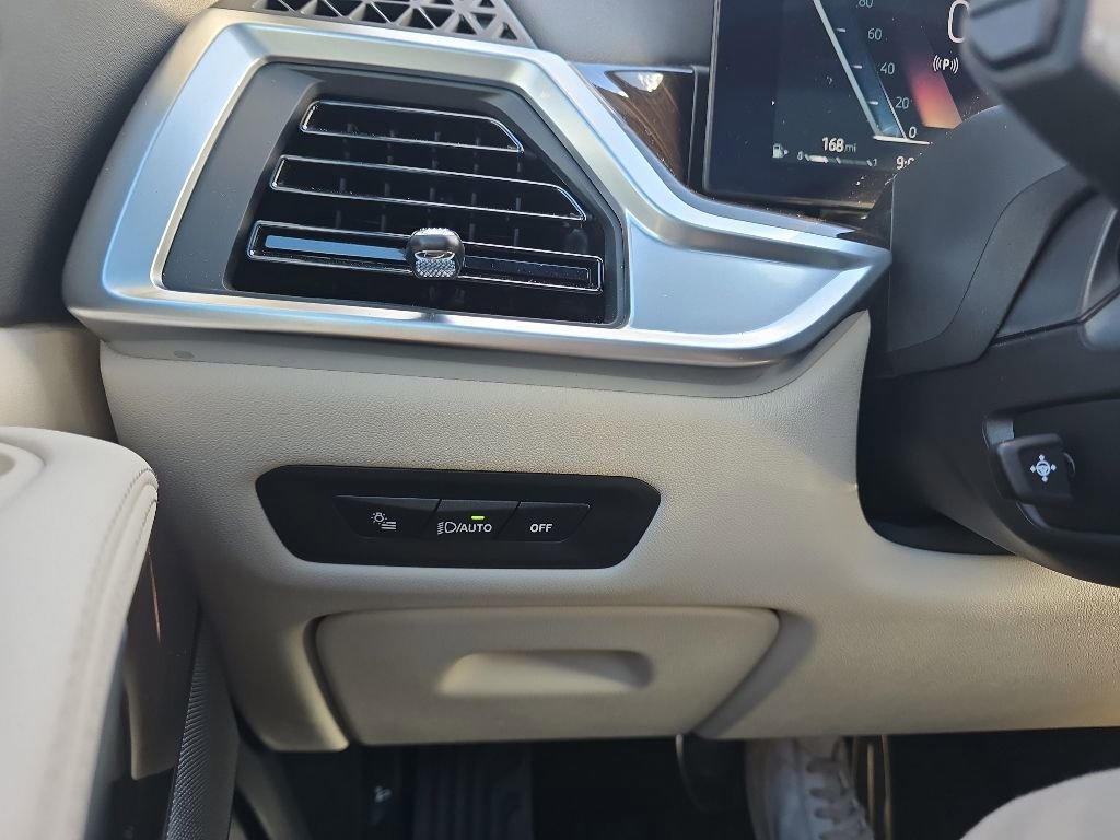 Used 2025 BMW X5 xDrive40i w/ M Sport Package AWD/4WD image 18