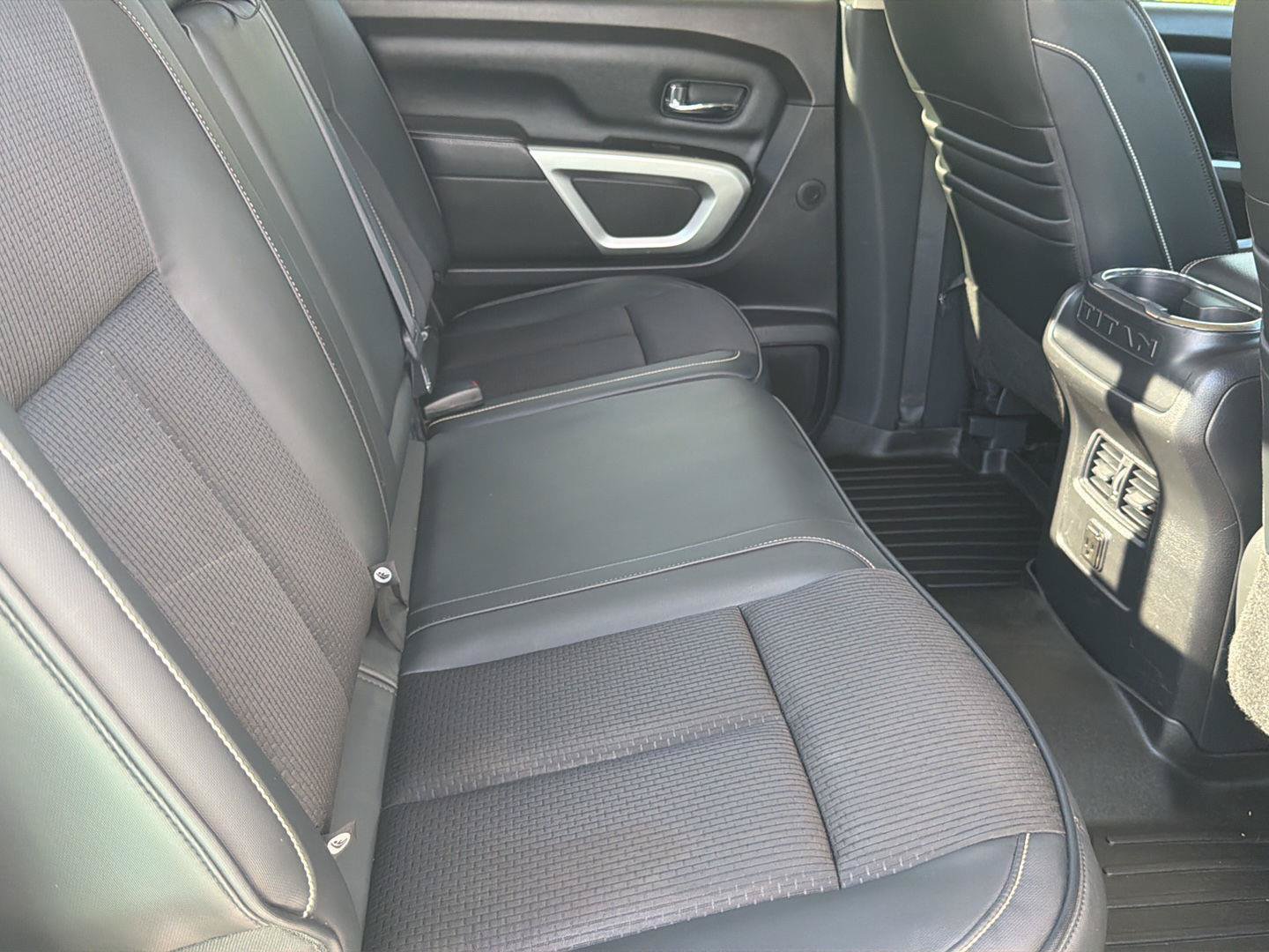 Used 2017 Nissan Titan PRO-4X AWD/4WD image 34